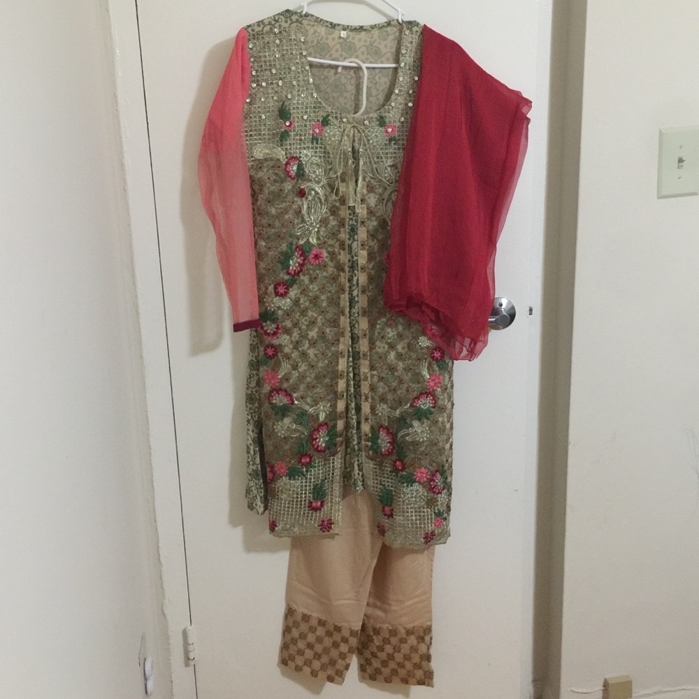 🤩 SOLD 🤩 3 piece suit large